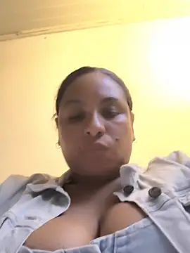 Snapshot of Francesca_ferrari chatting on 05/22/26, 01:57 Francesca ferrari online show from 05/22/26, 01:57