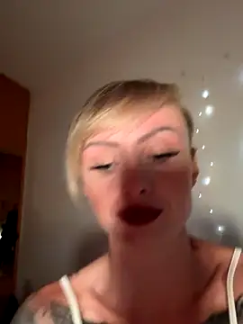 Snapshot of haileyhope_ chatting on 11/08/25, 11:25 haileyhope online show from 11/08/25, 11:25