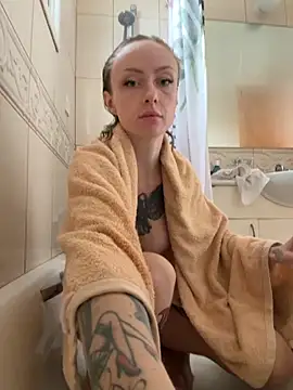 Snapshot of haileyhope_ chatting on 11/29/25, 09:45 haileyhope online show from 11/29/25, 09:45