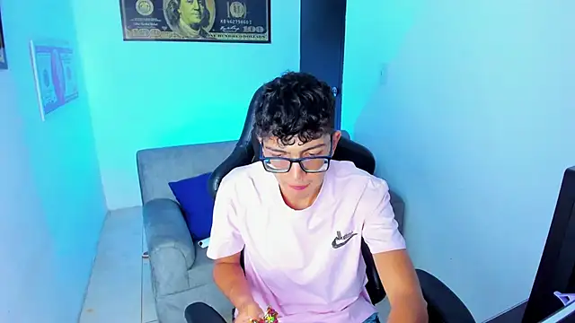 TylerWhite  online show from 02/09/25, 02:49