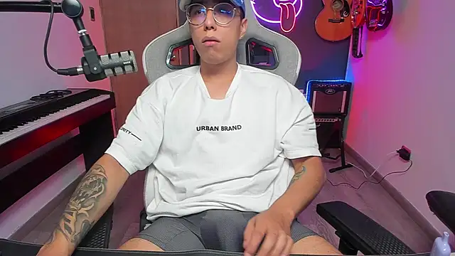 Snapshot of granxarma960 chatting on 01/11/25, 04:38 granxarma960 online show from 01/11/25, 04:38