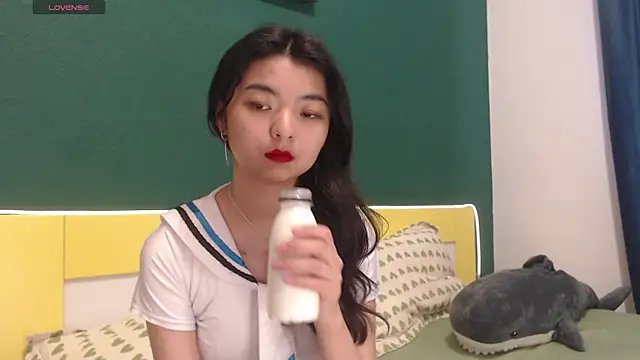 Snapshot of Shy_Kira chatting on 06/12/26, 08:46 Shy Kira online show from 06/12/26, 08:46