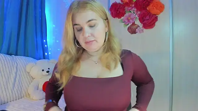 Snapshot of CoraSwon chatting on 02/02/25, 02:13 CoraSwon online show from 02/02/25, 02:13