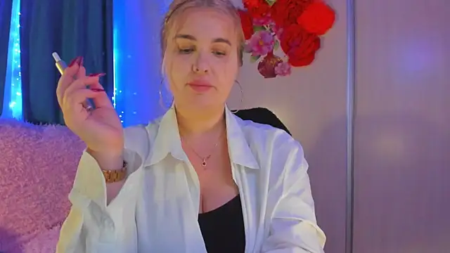 Snapshot of CoraSwon chatting on 02/04/25, 02:53 CoraSwon online show from 02/04/25, 02:53