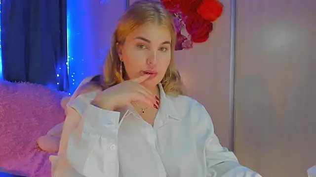 Snapshot of CoraSwon chatting on 02/04/25, 05:55 CoraSwon online show from 02/04/25, 05:55