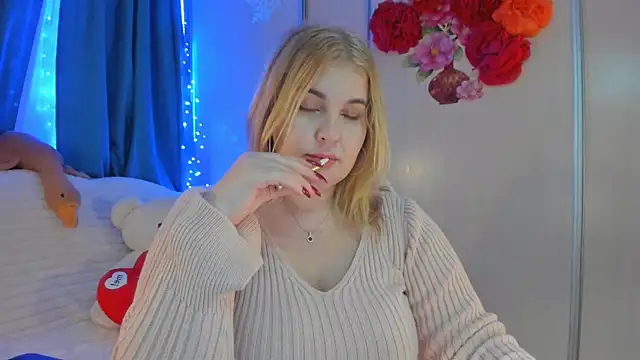 Snapshot of CoraSwon chatting on 02/07/25, 10:41 CoraSwon online show from 02/07/25, 10:41