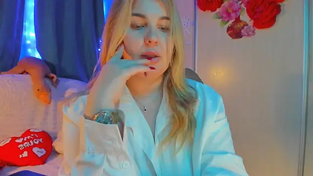 Snapshot of CoraSwon chatting on 02/09/25, 04:18 CoraSwon online show from 02/09/25, 04:18