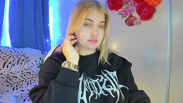 Snapshot of CoraSwon chatting on 02/10/25, 07:36 CoraSwon online show from 02/10/25, 07:36