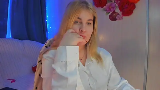 Snapshot of CoraSwon chatting on 02/11/25, 10:28 CoraSwon online show from 02/11/25, 10:28