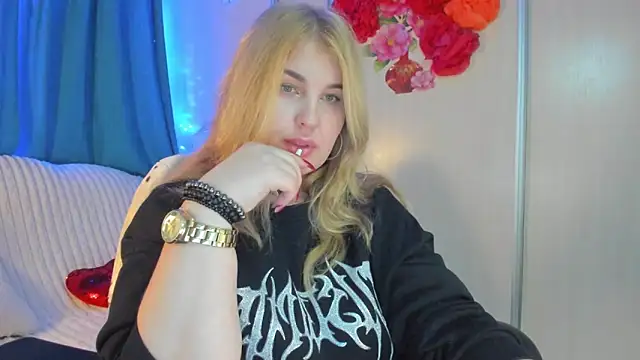 Snapshot of CoraSwon chatting on 02/12/25, 07:35 CoraSwon online show from 02/12/25, 07:35