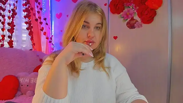 Snapshot of CoraSwon chatting on 02/14/25, 08:21 CoraSwon online show from 02/14/25, 08:21