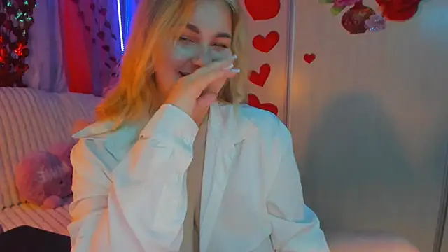 Snapshot of CoraSwon chatting on 02/23/25, 06:45 CoraSwon online show from 02/23/25, 06:45