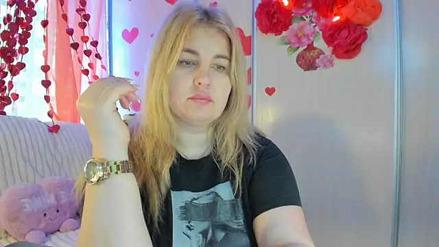 Snapshot of CoraSwon chatting on 02/25/25, 07:52 CoraSwon online show from 02/25/25, 07:52