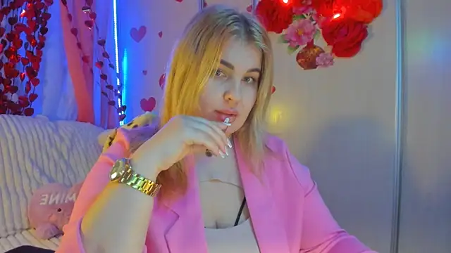 Snapshot of CoraSwon chatting on 02/25/25, 07:14 CoraSwon online show from 02/25/25, 07:14