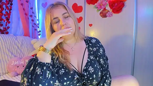 Snapshot of CoraSwon chatting on 02/25/25, 10:18 CoraSwon online show from 02/25/25, 10:18