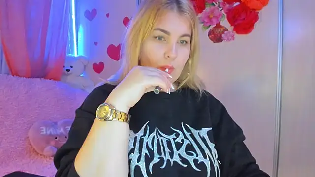 Snapshot of CoraSwon chatting on 02/28/25, 09:12 CoraSwon online show from 02/28/25, 09:12