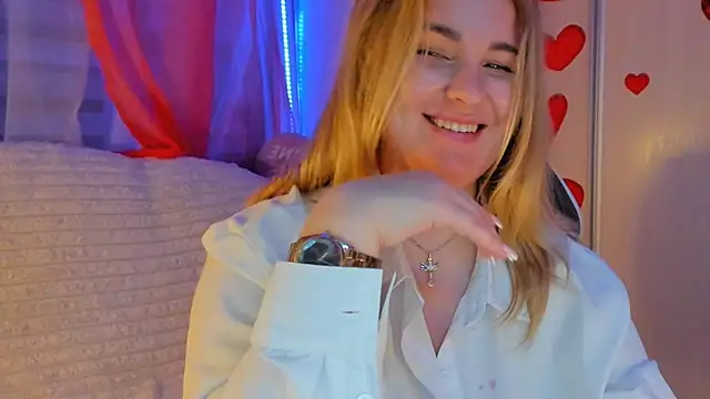 Snapshot of CoraSwon chatting on 03/05/25, 12:05 CoraSwon online show from 03/05/25, 12:05