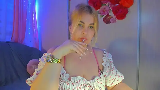 Snapshot of CoraSwon chatting on 03/08/25, 07:09 CoraSwon online show from 03/08/25, 07:09