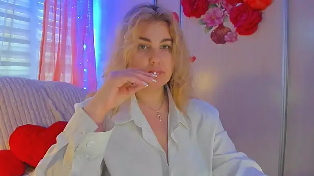 Snapshot of CoraSwon chatting on 03/11/25, 01:01 CoraSwon online show from 03/11/25, 01:01