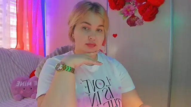 Snapshot of CoraSwon chatting on 03/14/25, 08:42 CoraSwon online show from 03/14/25, 08:42