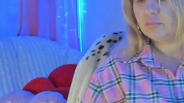 Snapshot of CoraSwon chatting on 03/16/25, 04:45 CoraSwon online show from 03/16/25, 04:45