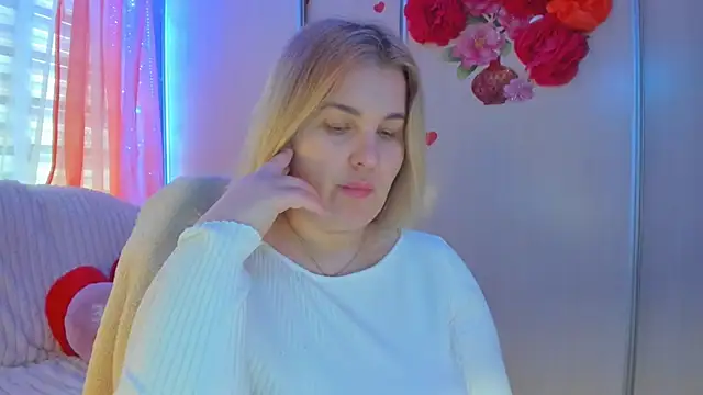 Snapshot of CoraSwon chatting on 03/17/25, 11:42 CoraSwon online show from 03/17/25, 11:42