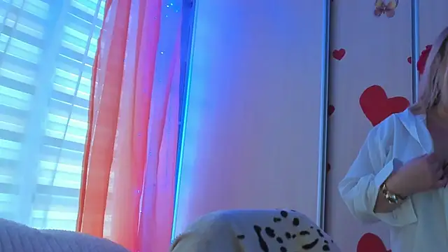 Snapshot of CoraSwon chatting on 03/18/25, 11:52 CoraSwon online show from 03/18/25, 11:52