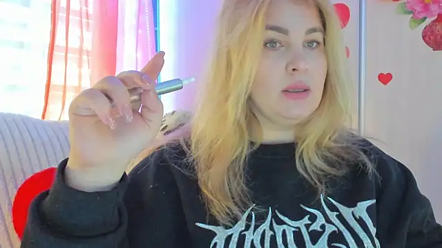 Snapshot of CoraSwon chatting on 03/19/25, 08:45 CoraSwon online show from 03/19/25, 08:45