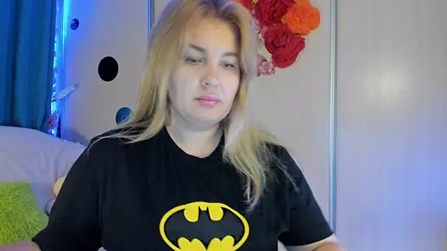 Snapshot of CoraSwon chatting on 09/18/25, 06:10 CoraSwon online show from 09/18/25, 06:10