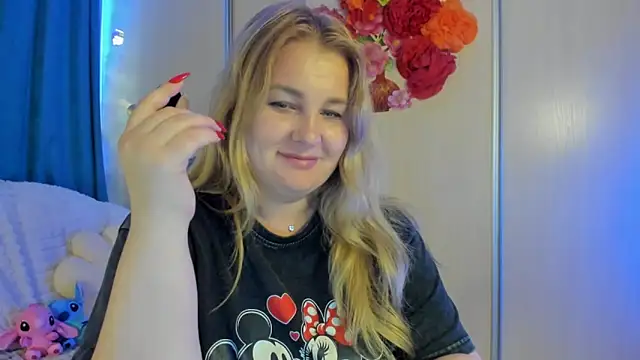 Snapshot of CoraSwon chatting on 09/24/25, 06:17 CoraSwon online show from 09/24/25, 06:17