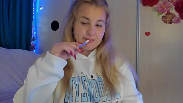 Snapshot of CoraSwon chatting on 09/26/25, 07:56 CoraSwon online show from 09/26/25, 07:56