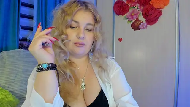 Snapshot of CoraSwon chatting on 10/01/25, 05:41 CoraSwon online show from 10/01/25, 05:41