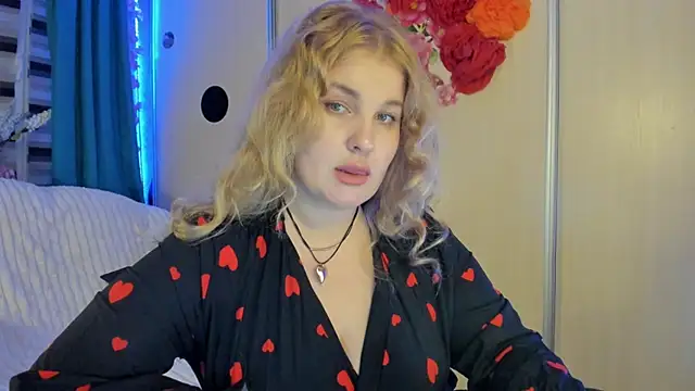 Snapshot of CoraSwon chatting on 10/10/25, 06:40 CoraSwon online show from 10/10/25, 06:40