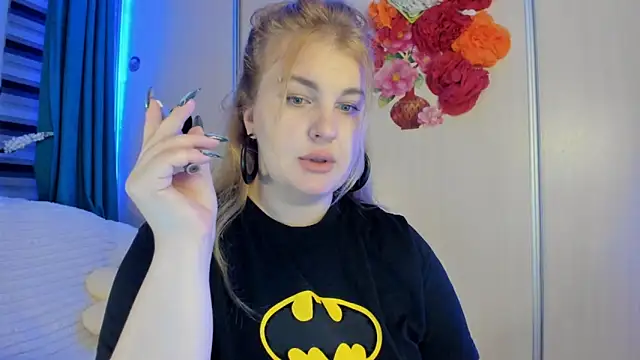 Snapshot of CoraSwon chatting on 10/15/25, 08:42 CoraSwon online show from 10/15/25, 08:42