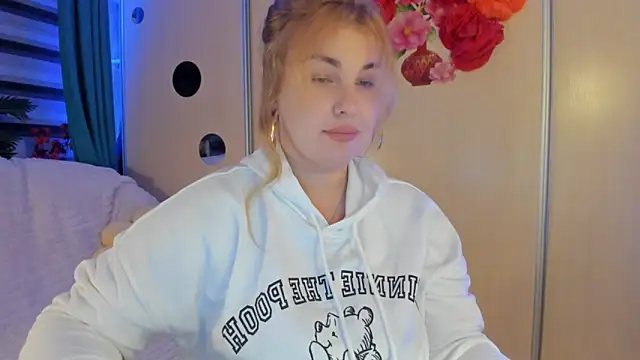 Snapshot of CoraSwon chatting on 10/29/25, 11:39 CoraSwon online show from 10/29/25, 11:39