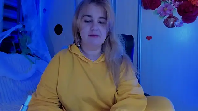 Snapshot of CoraSwon chatting on 11/03/25, 11:15 CoraSwon online show from 11/03/25, 11:15