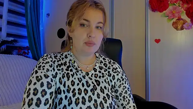 Snapshot of CoraSwon chatting on 11/05/25, 09:48 CoraSwon online show from 11/05/25, 09:48