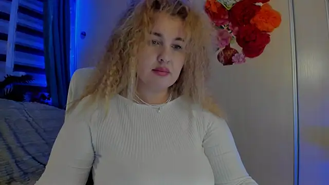 Snapshot of CoraSwon chatting on 11/06/25, 10:54 CoraSwon online show from 11/06/25, 10:54