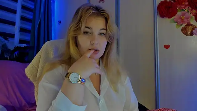 Snapshot of CoraSwon chatting on 11/09/25, 11:03 CoraSwon online show from 11/09/25, 11:03