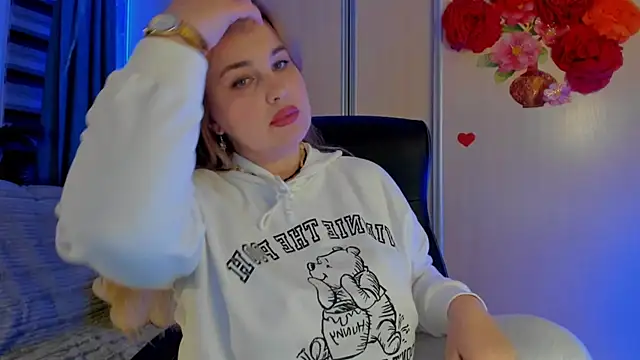 Snapshot of CoraSwon chatting on 11/12/25, 04:51 CoraSwon online show from 11/12/25, 04:51