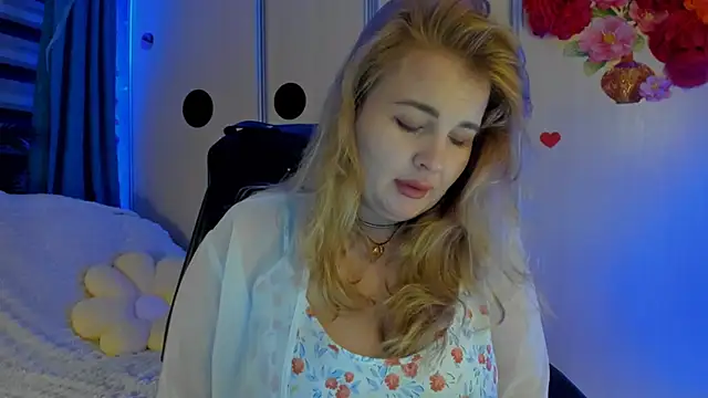 Snapshot of CoraSwon chatting on 11/15/25, 12:19 CoraSwon online show from 11/15/25, 12:19