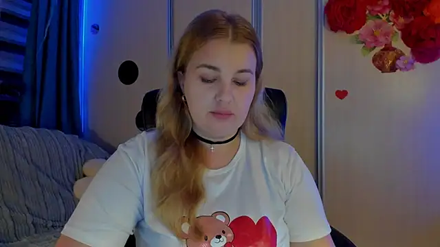 Snapshot of CoraSwon chatting on 11/17/25, 05:41 CoraSwon online show from 11/17/25, 05:41