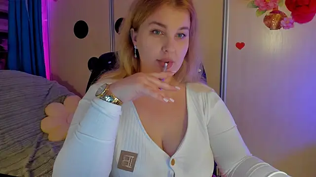 Snapshot of CoraSwon chatting on 11/27/25, 08:44 CoraSwon online show from 11/27/25, 08:44