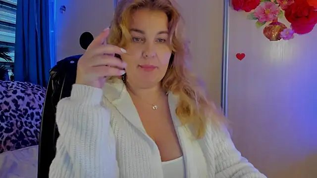 Snapshot of CoraSwon chatting on 11/29/25, 09:45 CoraSwon online show from 11/29/25, 09:45