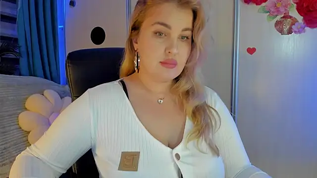 Snapshot of CoraSwon chatting on 12/05/25, 04:36 CoraSwon online show from 12/05/25, 04:36