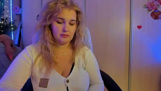 CoraSwon online show from 02/02/26, 05:33