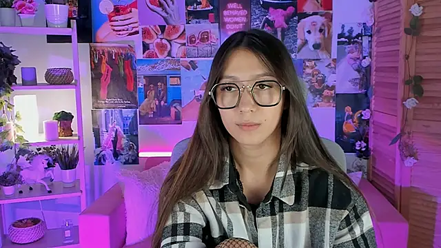 LanaBaker online show from 12/31/24, 05:55