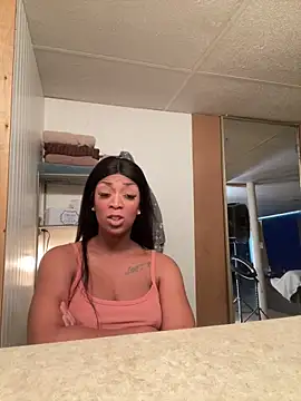 KLoveeee online show from 10/27/25, 07:18