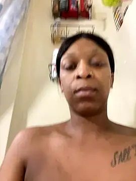 KLoveeee online show from 11/18/25, 12:38