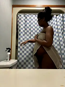 KLoveeee online show from 11/21/25, 01:04